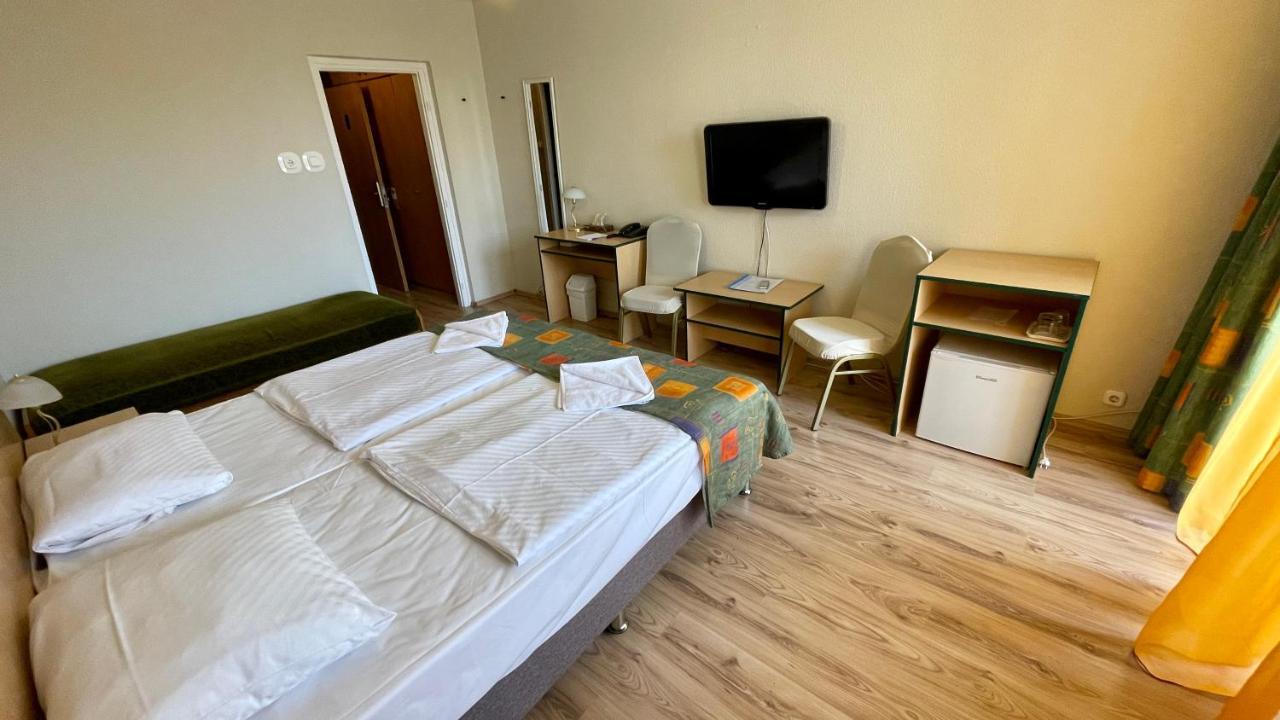 Отель Magistern Konferencia Es Wellnesshotel Шиофок
